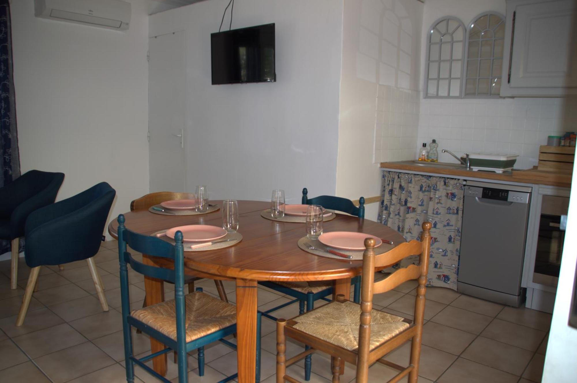 L'Esquirou Apartment Rocbaron Ngoại thất bức ảnh